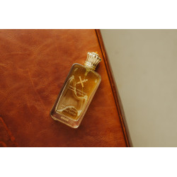 ماكساه للعطور آرن 100 مل – عطر غني للجنسين يبدأ بالعرعر والحمضيات، ويأخذك إلى قلب زهري من الورد التركي والعنبر، يرتكز على قاعدة